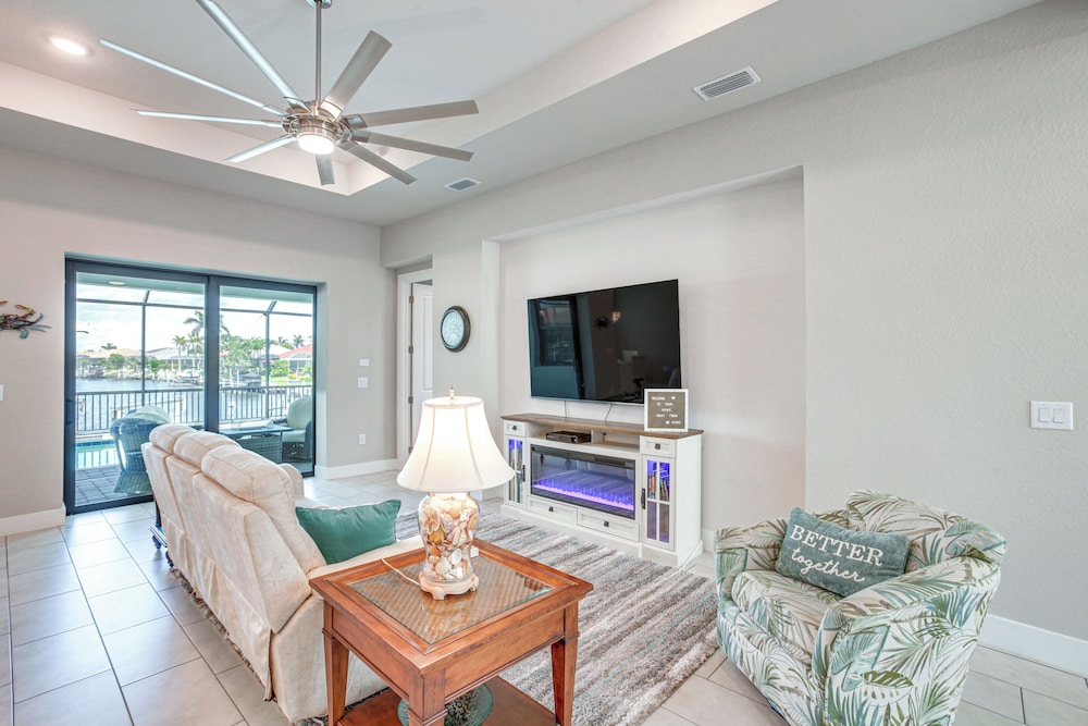 Sunset Views, Dock: Canalfront Home in Punta Gorda