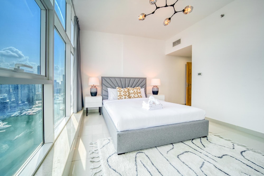 Premium 2BR Apt w Marina Views