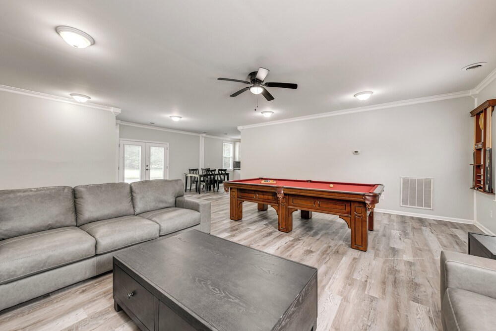 11 Mi to Fort Lee: 30-acre Retreat w/ Scenic Views