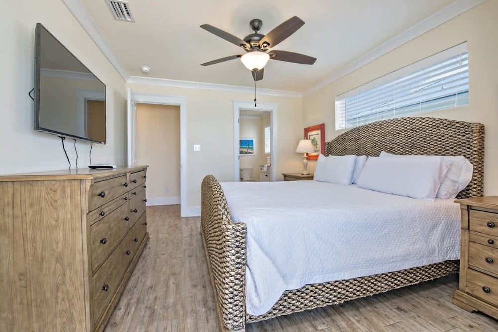 Beachfront 5bed Easybreezy East