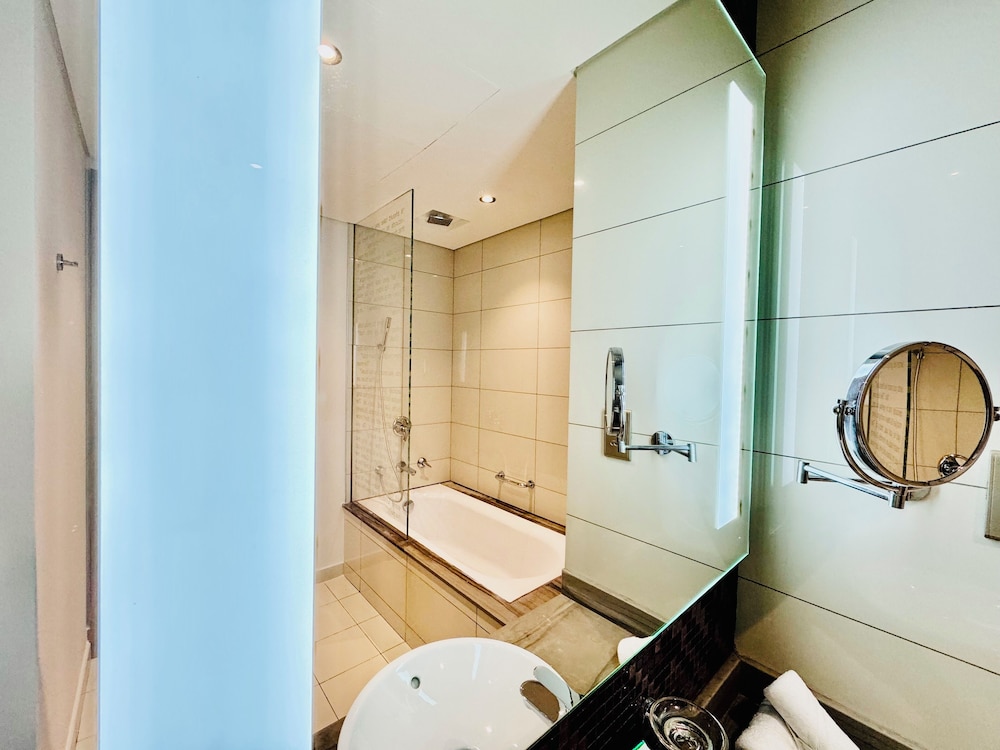 Venduras Cozy 1BR at Damac Tower