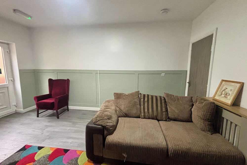 1 Room Ensuite Flat - Sleeps 2 With Sky Full Fibre
