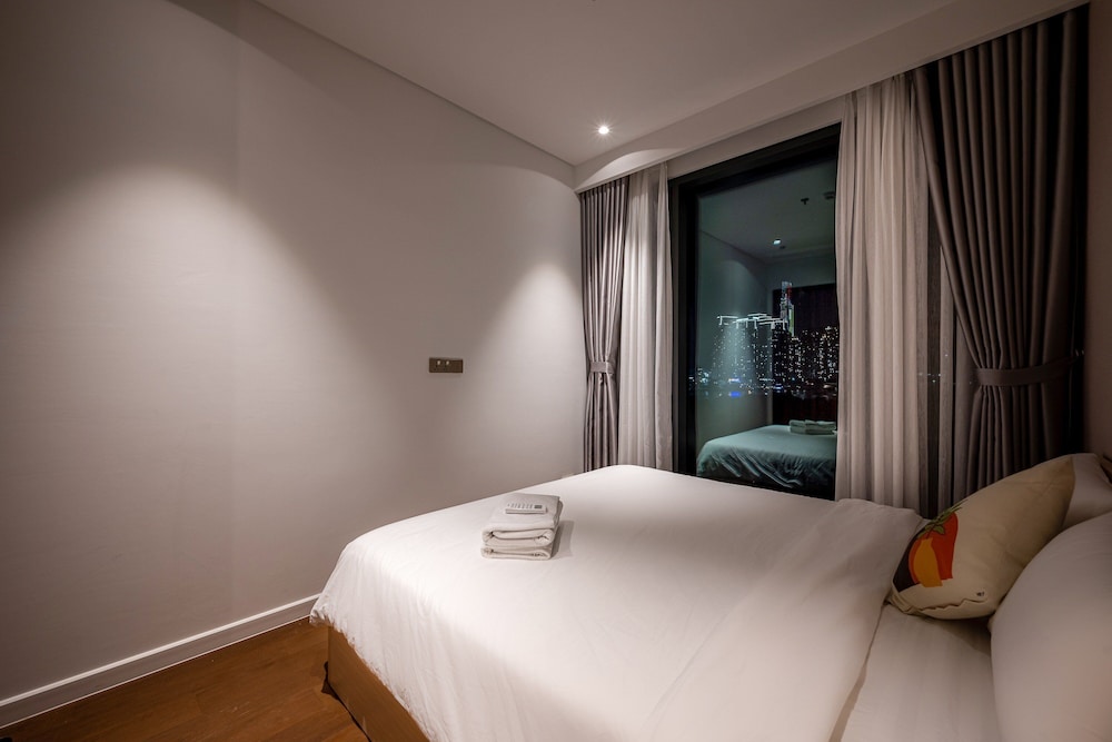 DongDong Apartment The Metropole