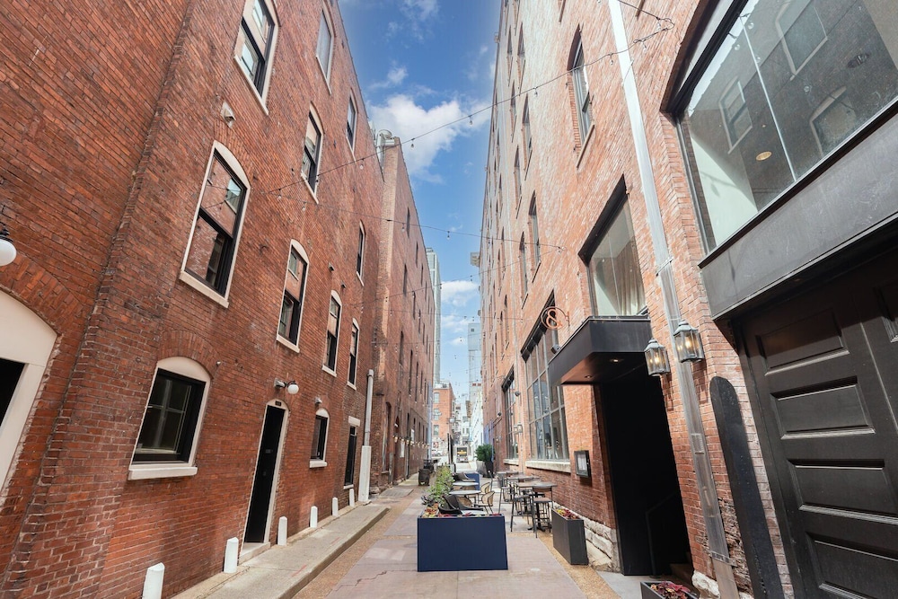 Jamloft - Printers Alley - Walk to Broadway