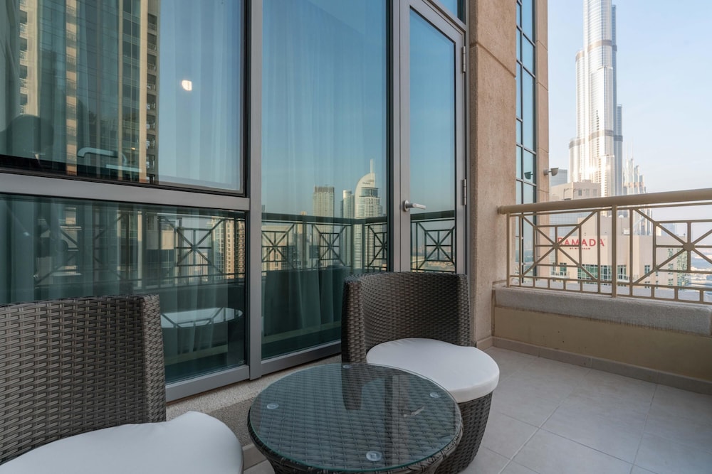 Luxury 2BR Downtown Apt With Burj Khalifa View