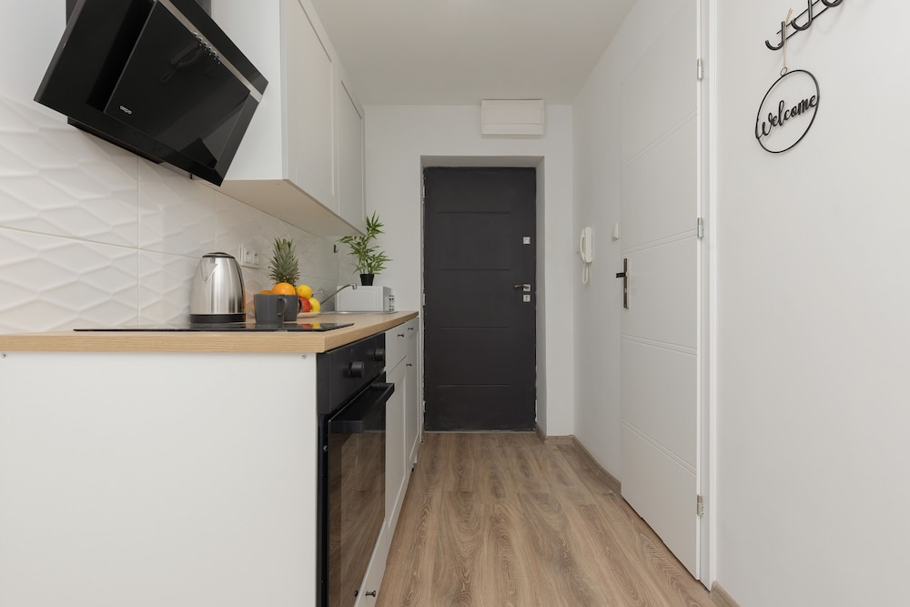 Beige Studio in City Center by Renters view 3