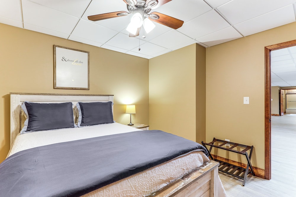 Game Room & Fireplaces: Group Dahlonega Getaway