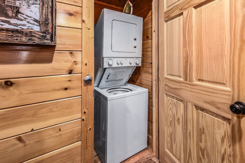 The Smoky Pines 2 Bedroom Cabin