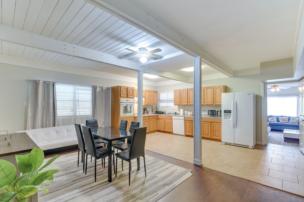 Walk to Beach: Galveston Vacation Rental!