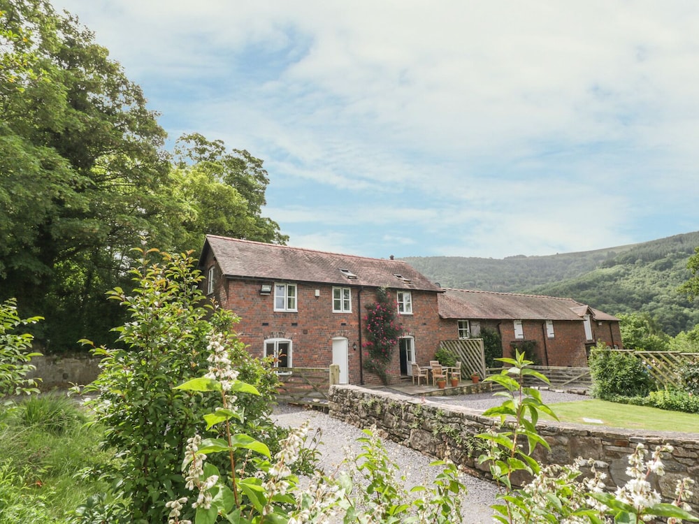 Llangollen Vacations - Bryn Howell Stables - Property Image 1