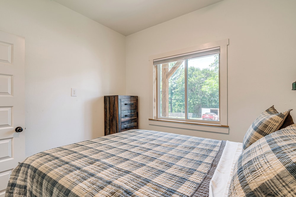 Cozy Two Peaks Home Near Lake Texoma State Park! view 2