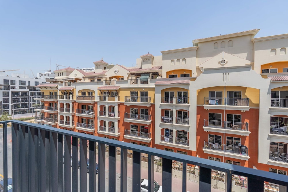 Spacious and Stunning Studio in The Heart of JVC