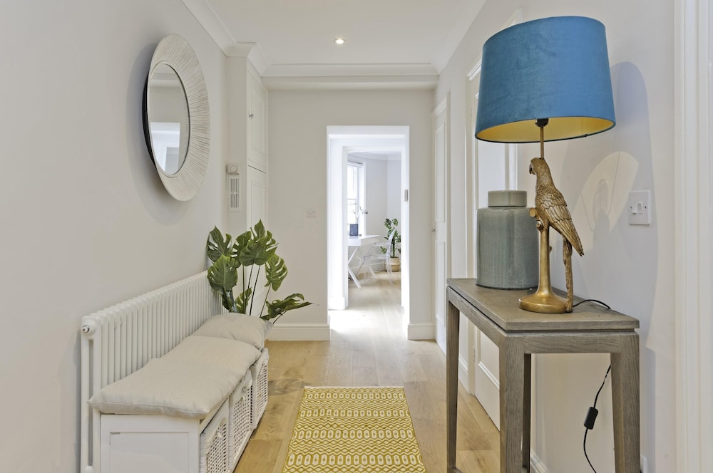 Huge Kensington Garden Flat