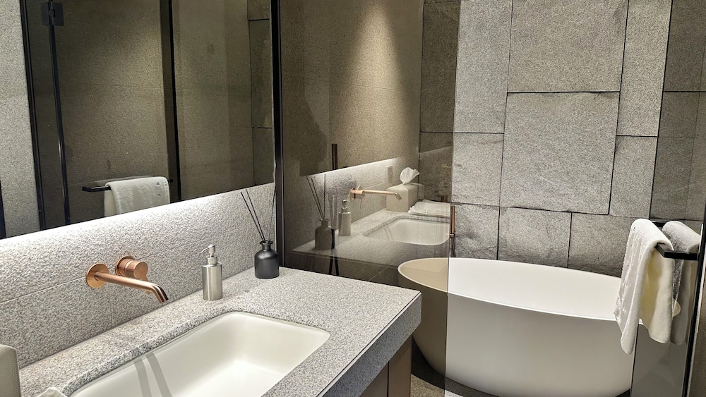 Caelum Black Gangnam Luxury Apt