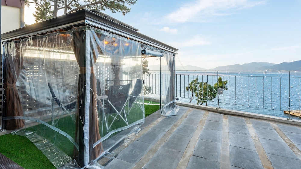 Geoje Daol Pool Villa Pension