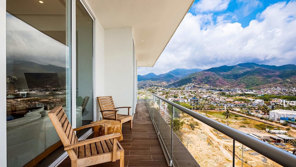 Panoramic Hot Tub Oceanview Luxury 4BR Penthouse