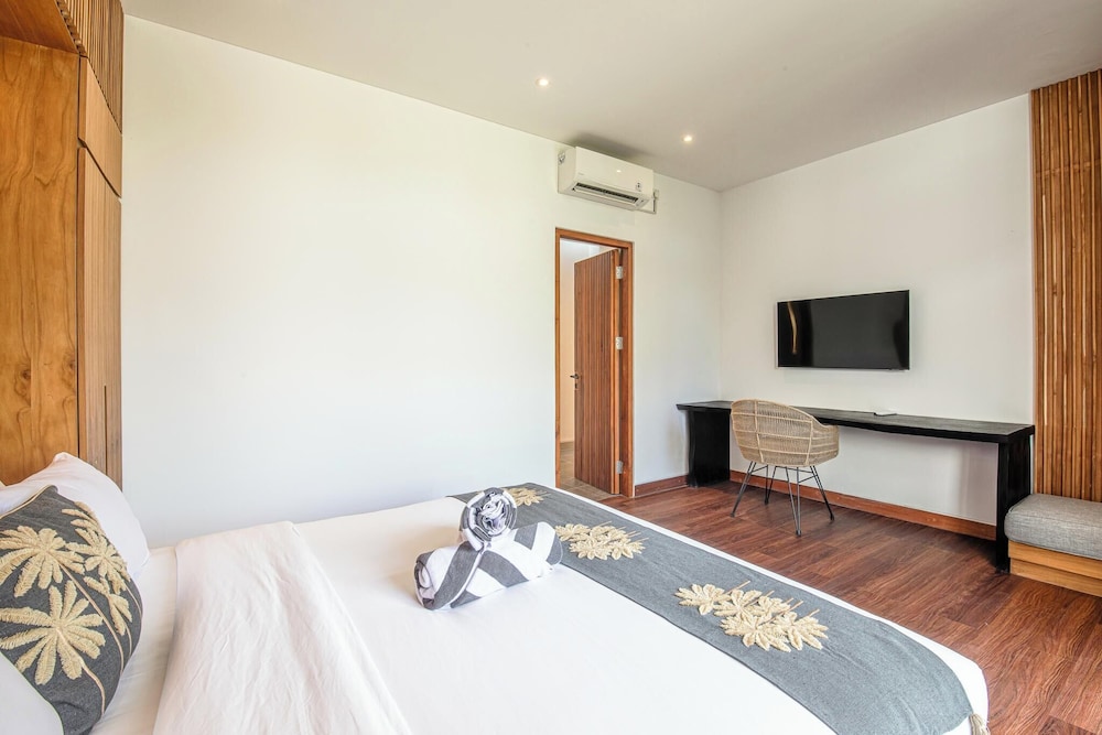 Elegant 6BR Canggu Retreat Just 400m to the Ocean
