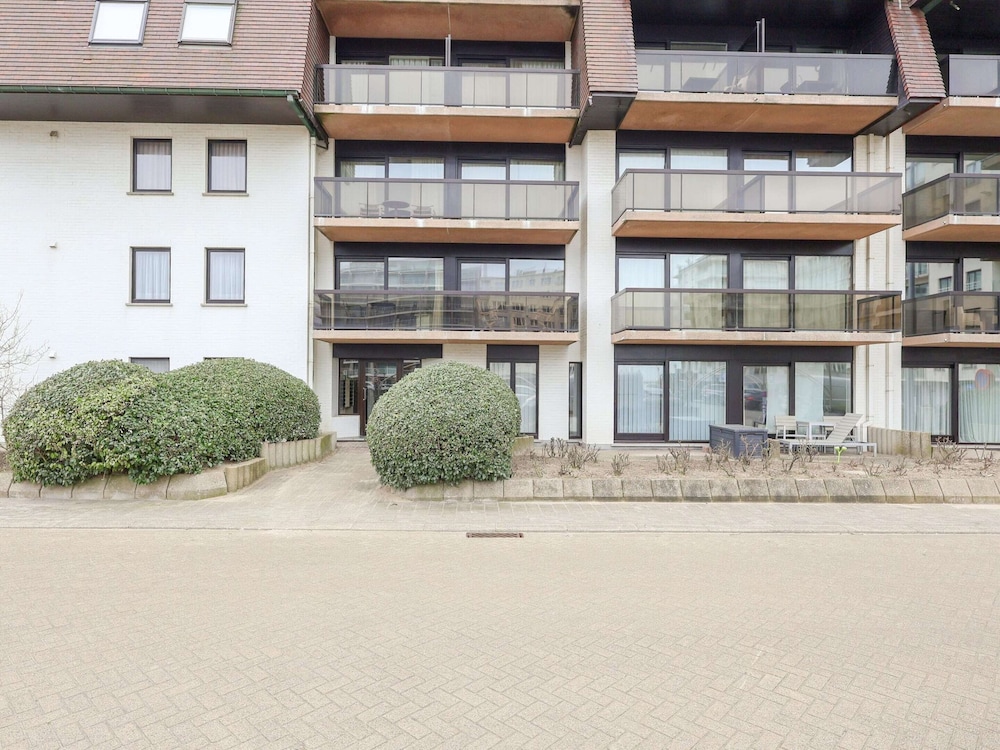 Apartment With Terrace and Side sea View