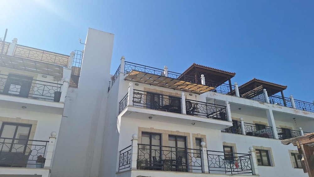Paramount Gardens Resorts C201