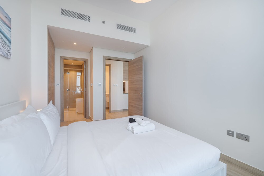 Sleek 1 Bedroom in Studio One With Great Amenities