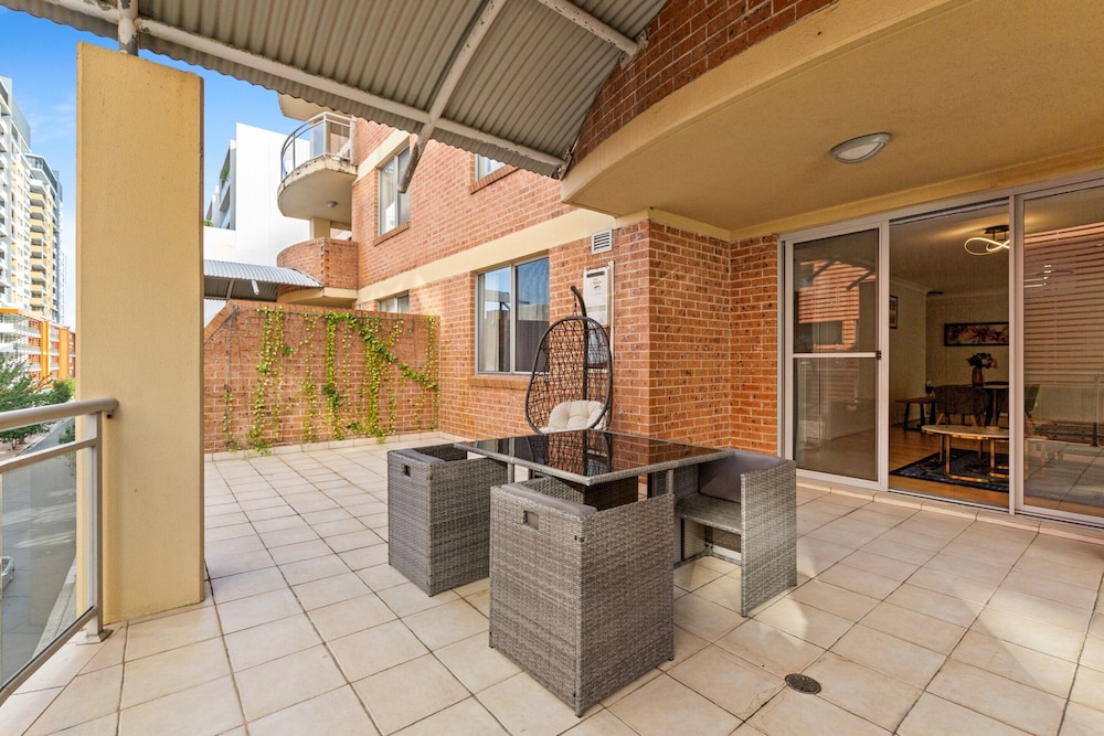 Spacious 2-bed Apartment Near Parramatta CBD