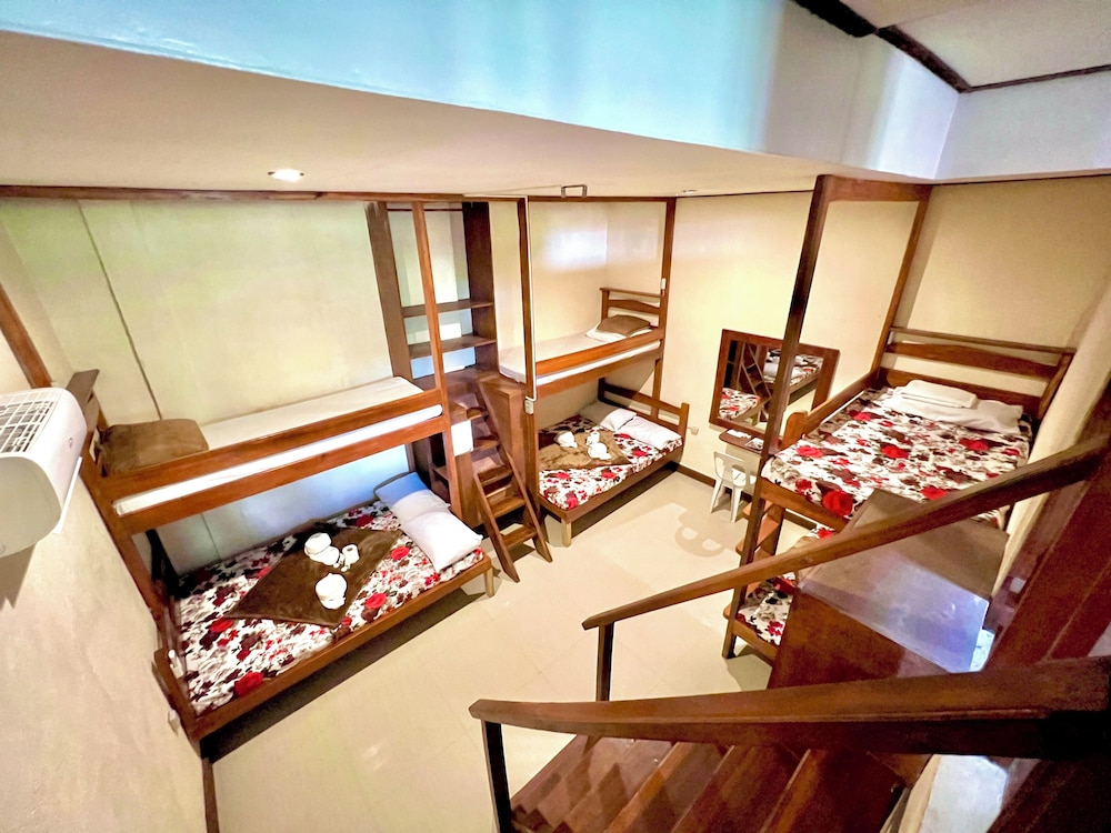 Novie's Tourist Inn