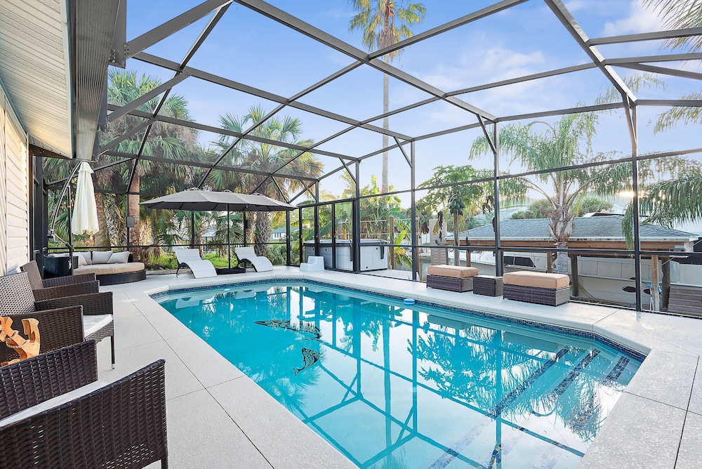 Canal Front Oasis With Pool in Palm Coast