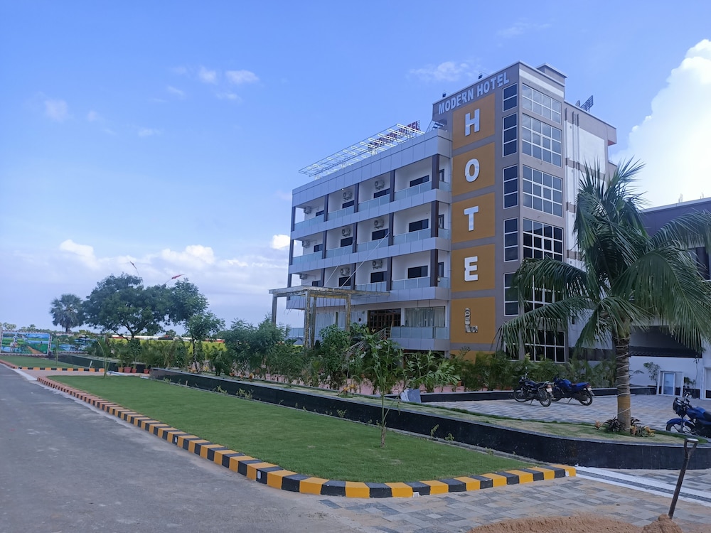 MODERN HOTEL AND RESTAURANT view 3
