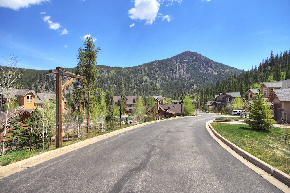 6508 Settlers Creek Townhomes