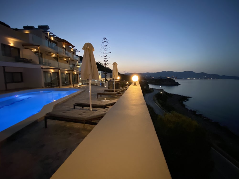 Ostria Apartments