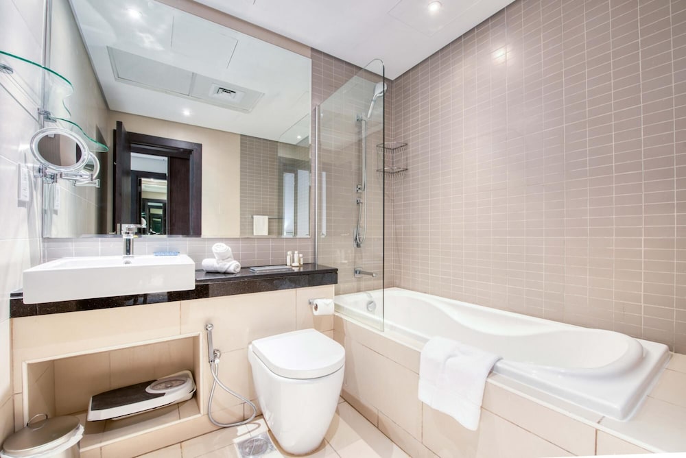 Luxury Apt w Private Jacuzzi Overlooking the Water