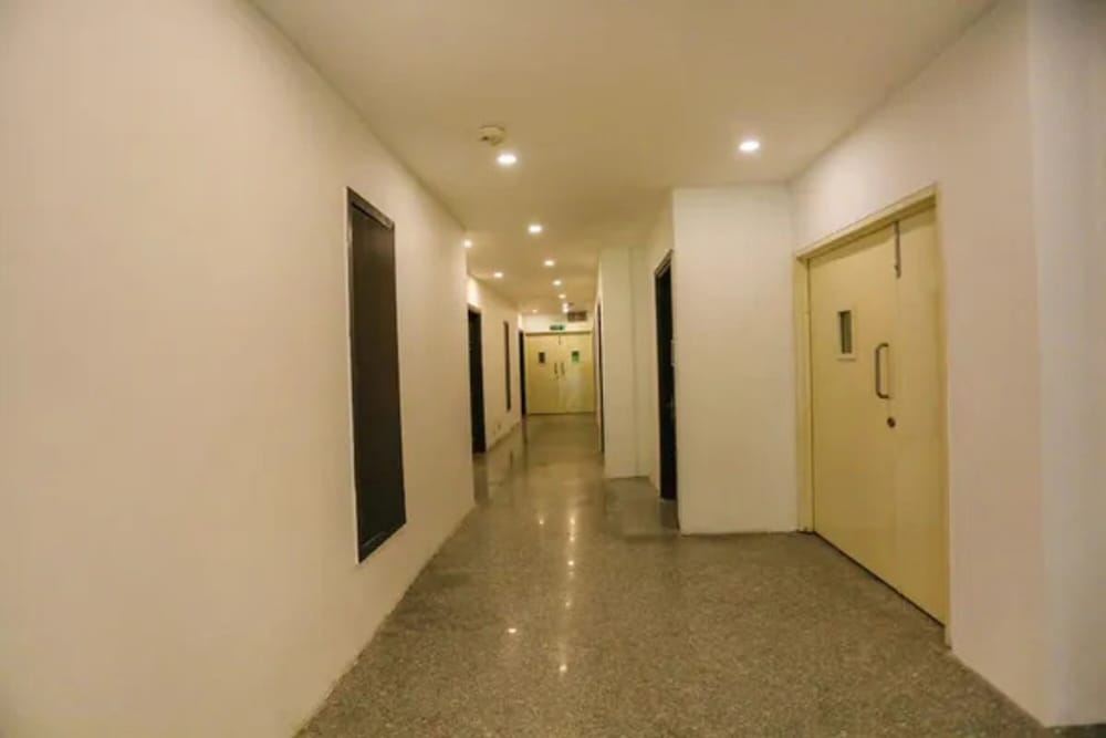 Fabhotel Omax
