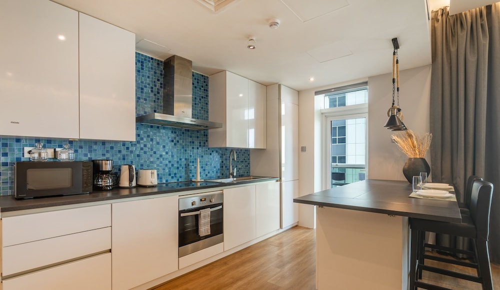 Manzil-Lux 1BR in Marina with views