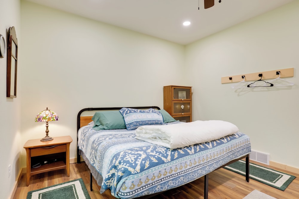 Paddle, Play & Relax: Home w/ Pioneer Lake Access!