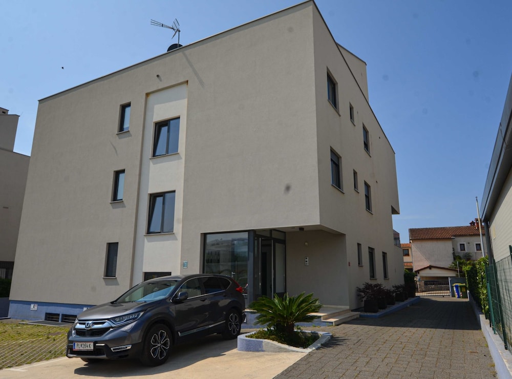 Family Friendly Spacious Apartment With Garden and Terrace