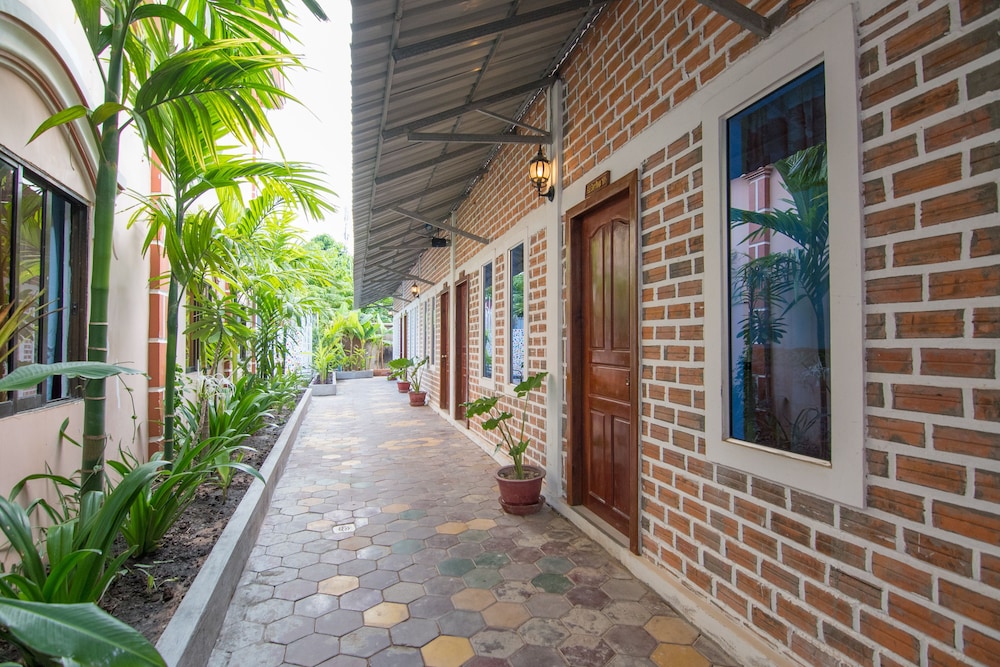 Golden Ganesha Villa - Hostel