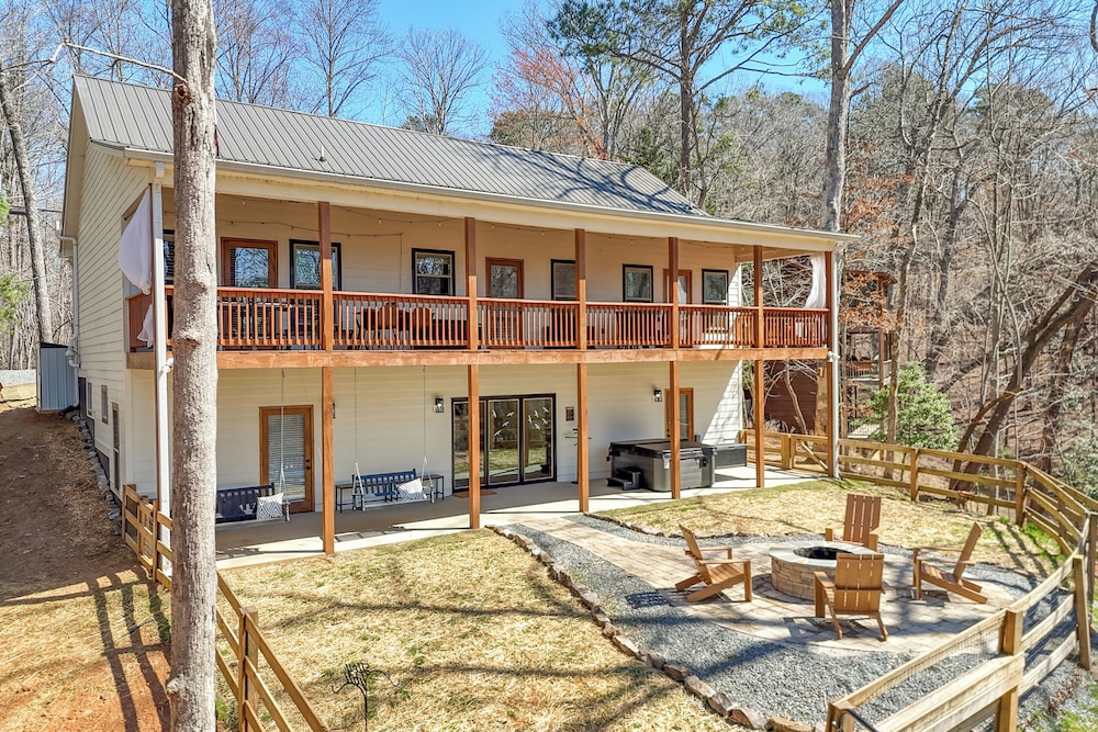Ellijay Home 4 Mi to Dtwn: Hot Tub & Resort Perks!