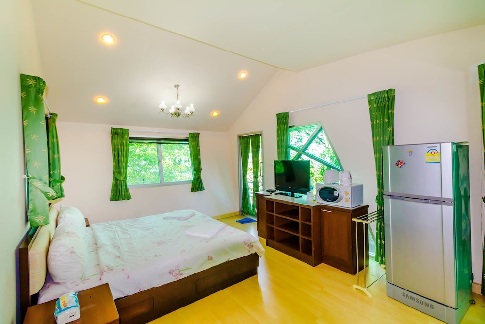 Chalong Hill Tropical Garden Homes
