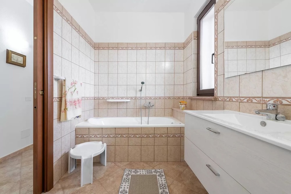 Amazing Detached Villa for 8 Guests Near Stintino