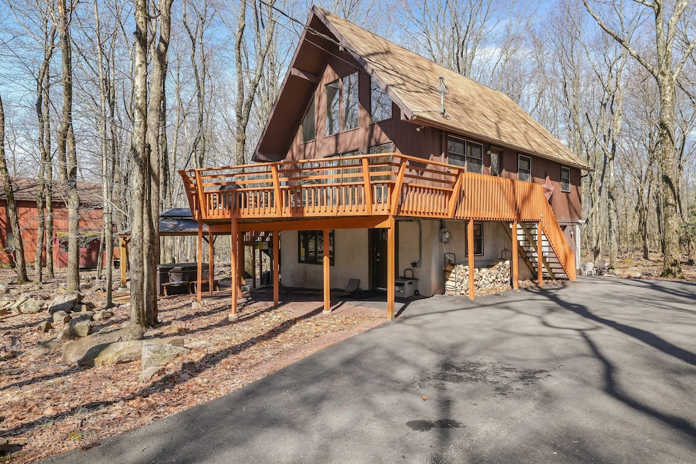 Grateful Escape Avantstay Hot Tub, Sauna, Deck, Firepit, Beach Access view 4