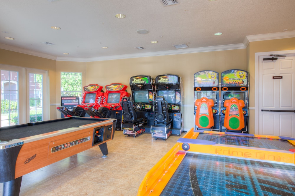 Top-floor Condo, Near Universal &convention Ctr