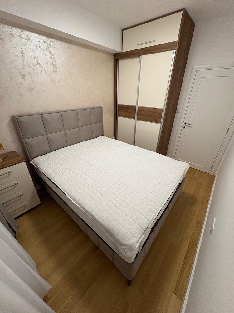 I&I Apartments 36