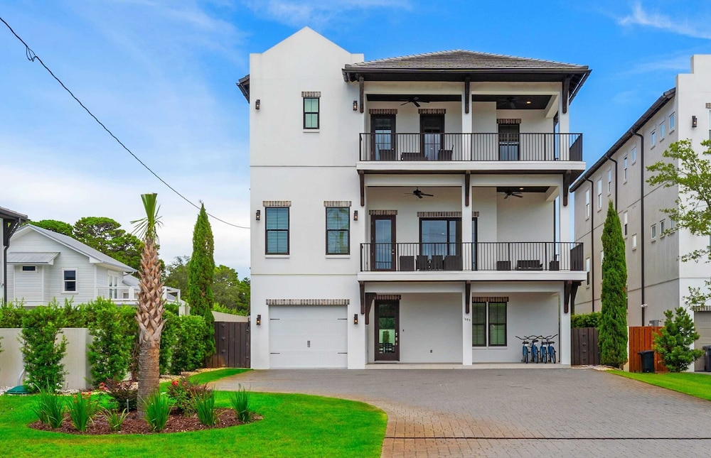 Walk to Beach + Pool, Hot Tub & Game Room 30A Ohana Grande by Avantstay
