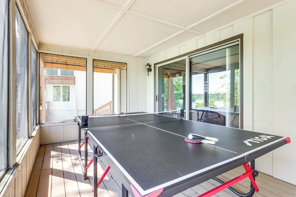 Swim & Boat Docks: Lakefront Gem in Bella Vista!