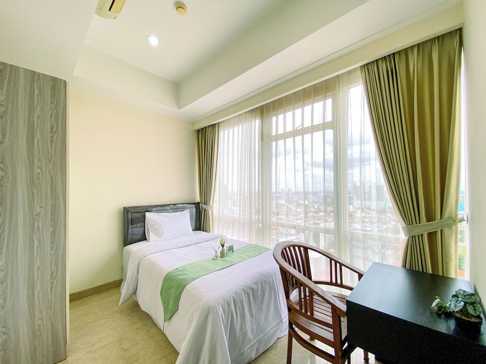 Spacious 3Br With Private Lift At Menteng Park Apartment