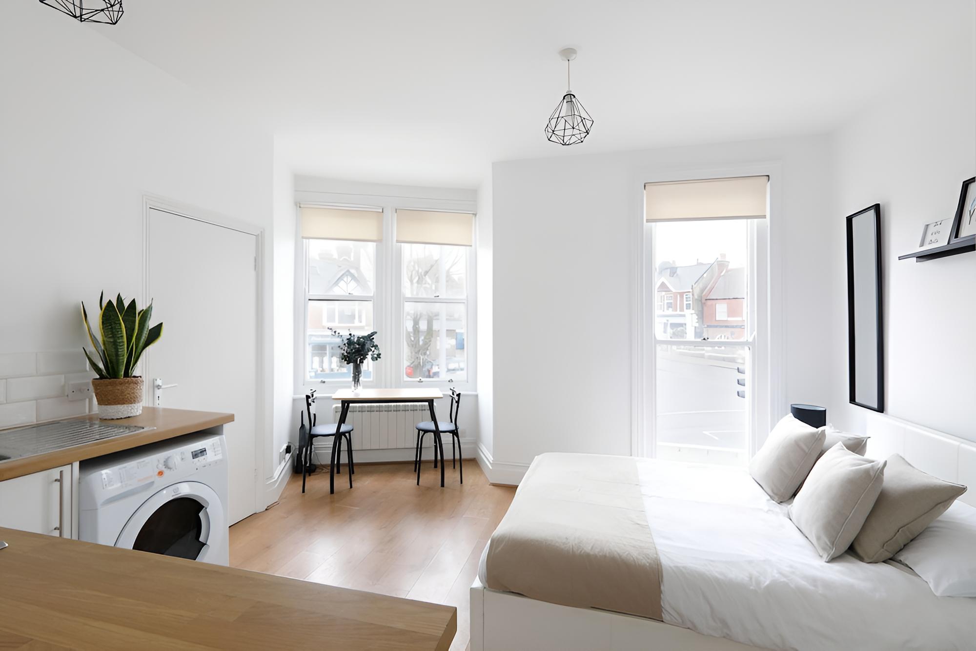 Bright Cosy Studio Perfect Base view 3