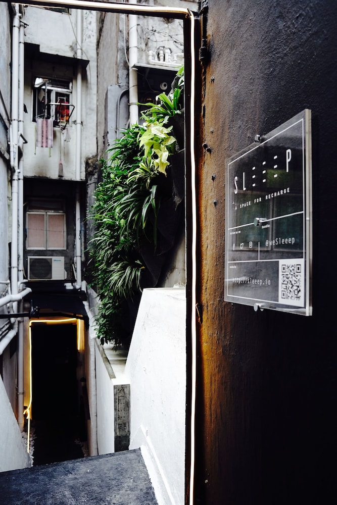 SLEEEP - Capsule Hotel