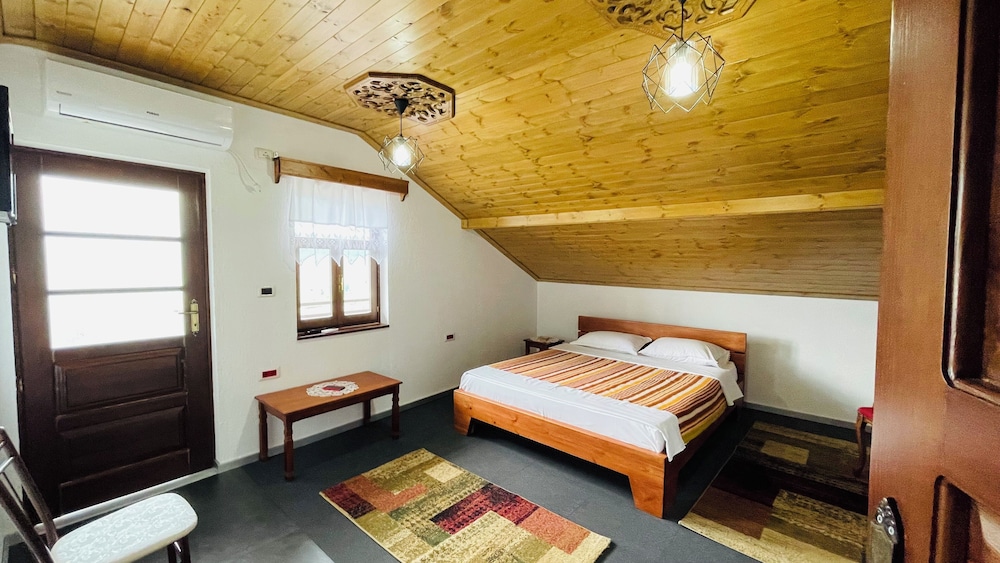Denishouse-private Rooms Guesthouse Gjirokastra