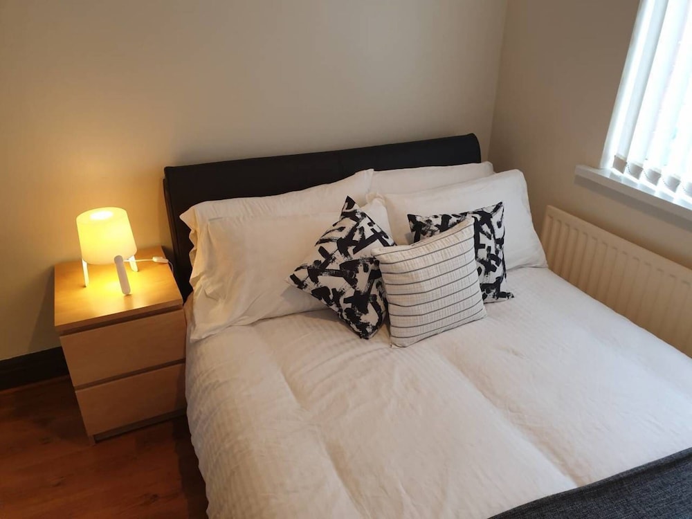 South Shields Vacations - South Shield's Emerald 2 Bed Apartment - Property Image 5