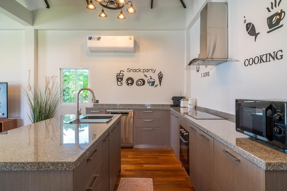 Danisam 4BR BeachVilla SunsetView KBR47